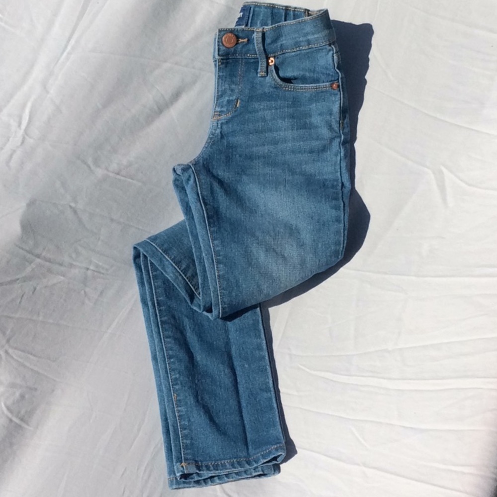 Girls size 8 slim skinny jeans.